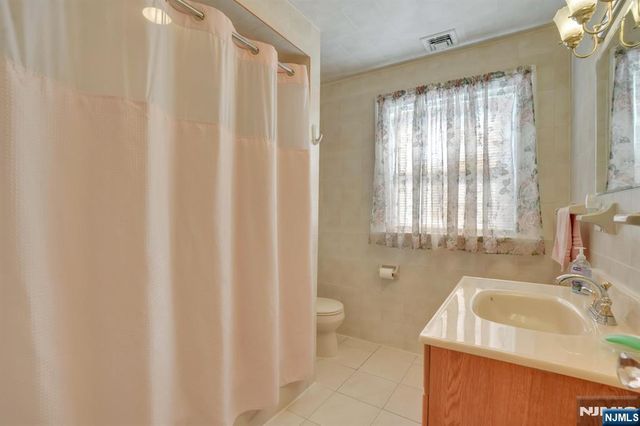 10 Lynn Court, Rutherford, NJ 07070