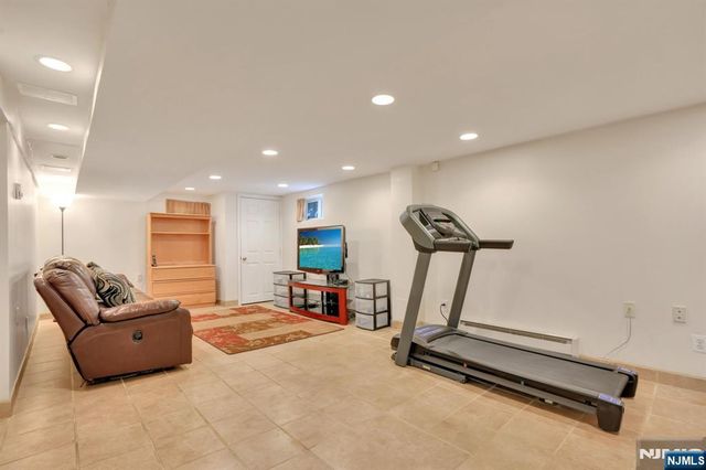 10 Lynn Court, Rutherford, NJ 07070