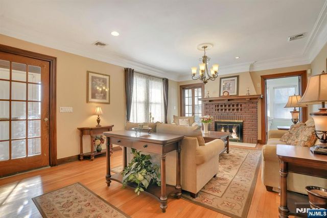 10 Lynn Court, Rutherford, NJ 07070