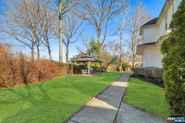 10 Lynn Court, Rutherford, NJ 07070