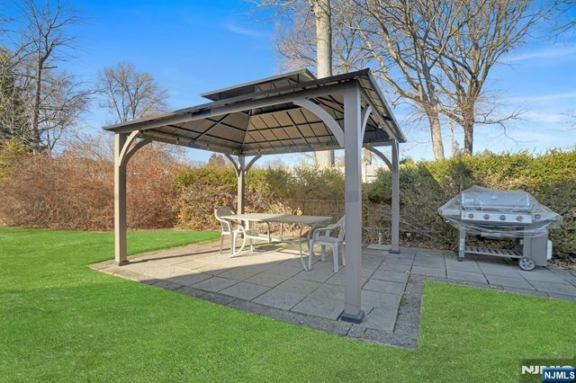 10 Lynn Court, Rutherford, NJ 07070