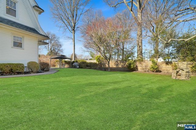 10 Lynn Court, Rutherford, NJ 07070