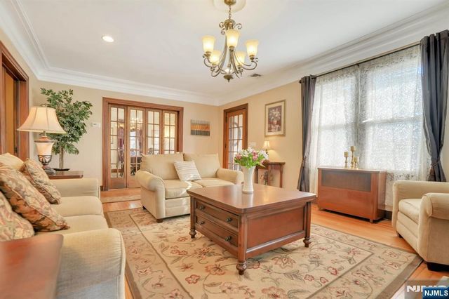 10 Lynn Court, Rutherford, NJ 07070