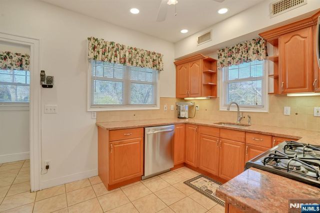 10 Lynn Court, Rutherford, NJ 07070