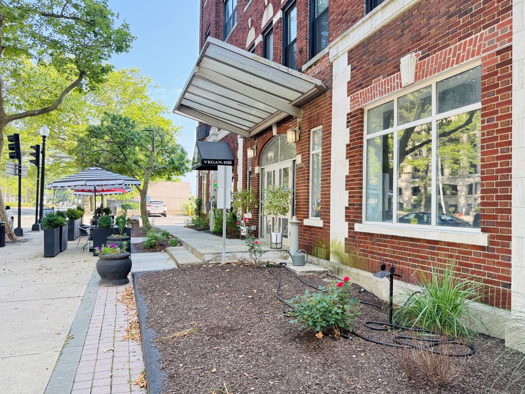 881 Lafayette Boulevard 2H, Bridgeport, CT 06604