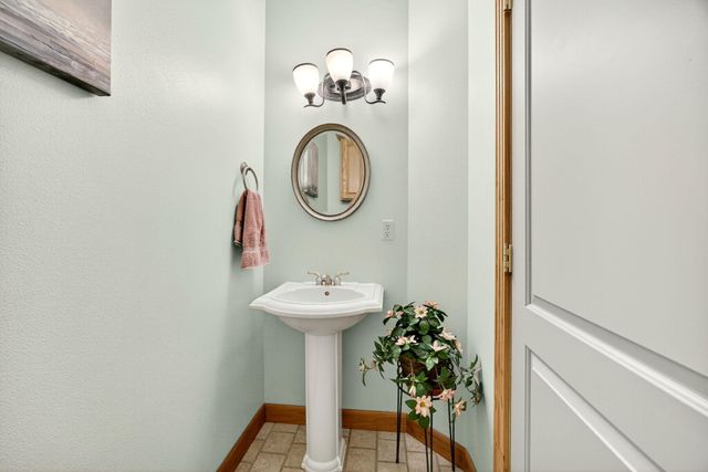 220 Pine Lake Drive, Eagle Point, OR 97524