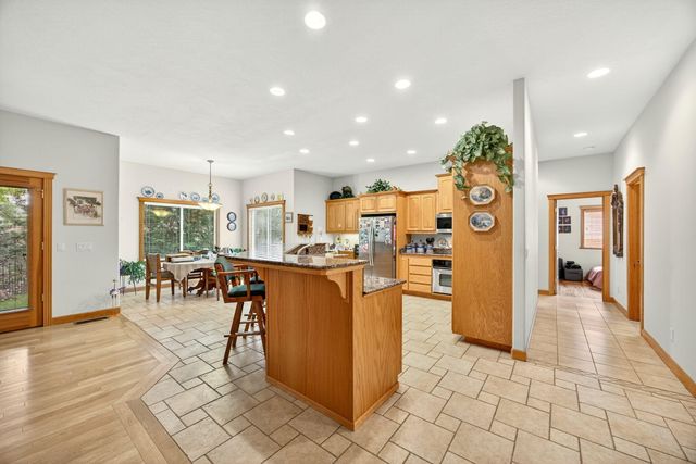 220 Pine Lake Drive, Eagle Point, OR 97524