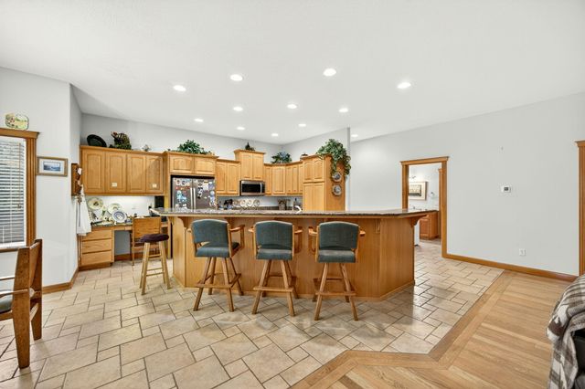 220 Pine Lake Drive, Eagle Point, OR 97524