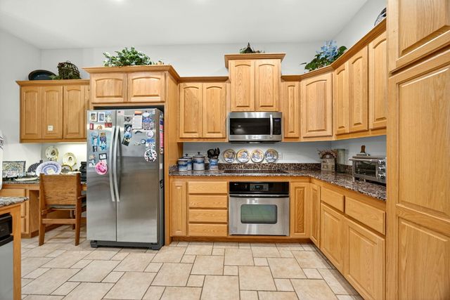 220 Pine Lake Drive, Eagle Point, OR 97524