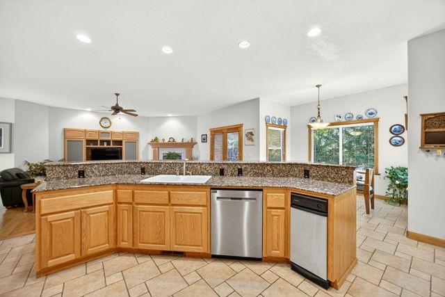 220 Pine Lake Drive, Eagle Point, OR 97524