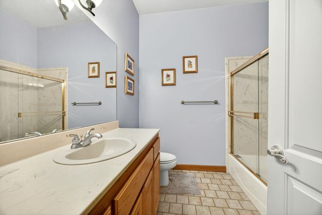 220 Pine Lake Drive, Eagle Point, OR 97524