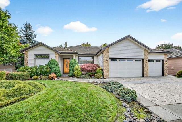 220 Pine Lake Drive, Eagle Point, OR 97524