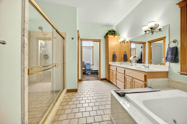 220 Pine Lake Drive, Eagle Point, OR 97524