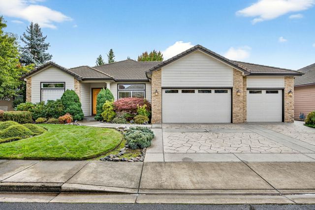 220 Pine Lake Drive, Eagle Point, OR 97524