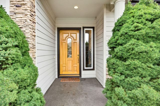 220 Pine Lake Drive, Eagle Point, OR 97524