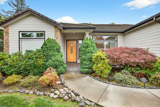 220 Pine Lake Drive, Eagle Point, OR 97524