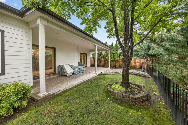 220 Pine Lake Drive, Eagle Point, OR 97524