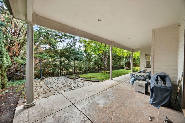 220 Pine Lake Drive, Eagle Point, OR 97524