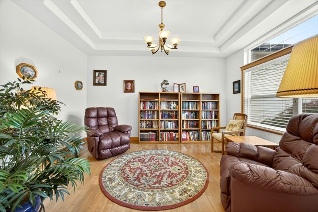 220 Pine Lake Drive, Eagle Point, OR 97524