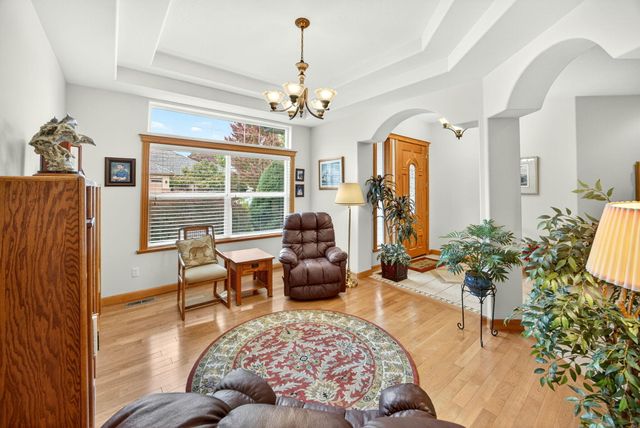 220 Pine Lake Drive, Eagle Point, OR 97524