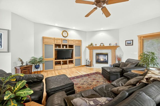 220 Pine Lake Drive, Eagle Point, OR 97524