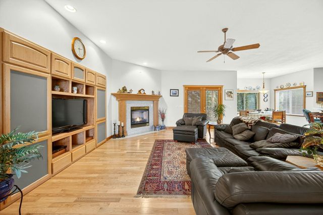 220 Pine Lake Drive, Eagle Point, OR 97524