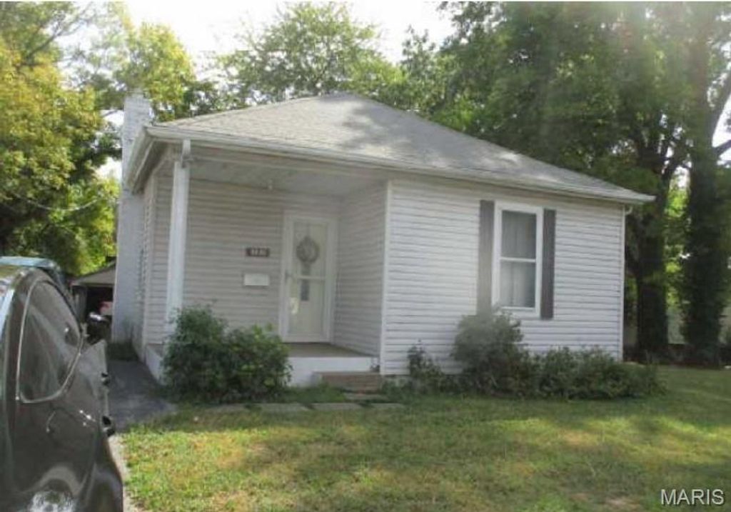 9846 Lilac Drive, St Louis, MO 63137