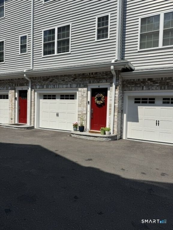 4 Beacon Square 4, Fairfield, CT 06825