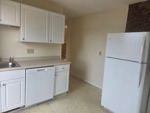 14 Hawkes St 2, Marblehead, MA 01945