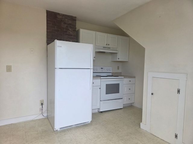 14 Hawkes St 2, Marblehead, MA 01945