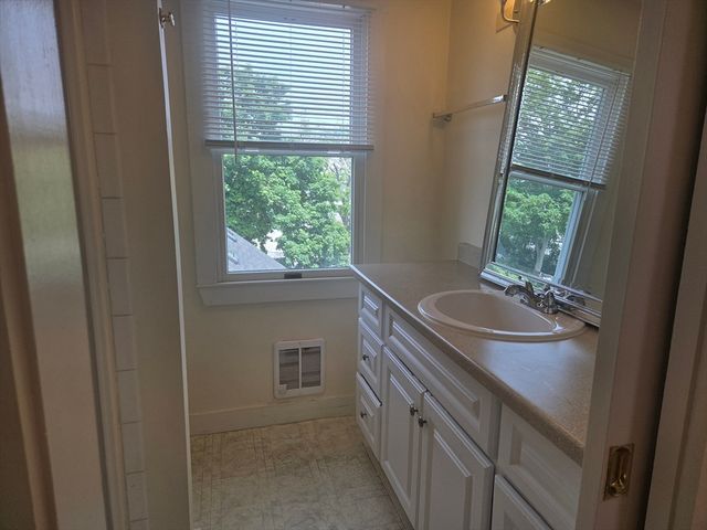 14 Hawkes St 2, Marblehead, MA 01945