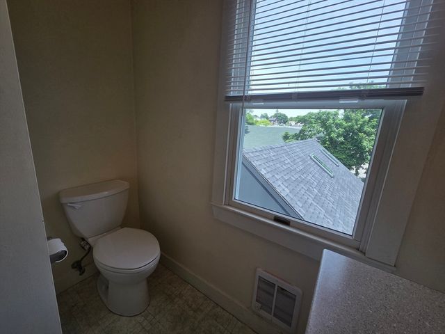 14 Hawkes St 2, Marblehead, MA 01945