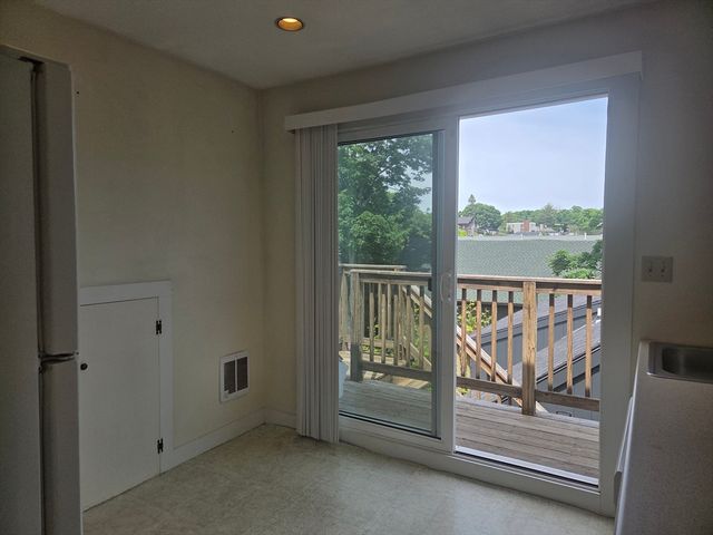 14 Hawkes St 2, Marblehead, MA 01945