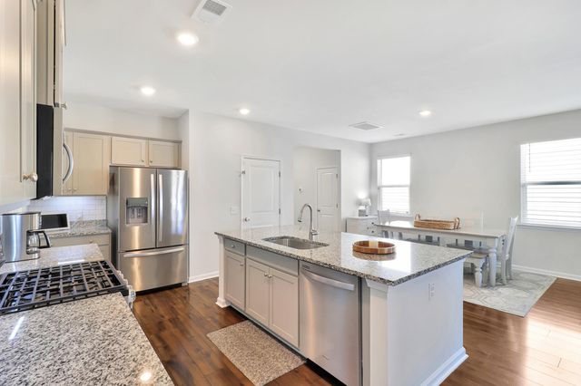 1048 Sago Palm Court, Mount Pleasant, SC 29429