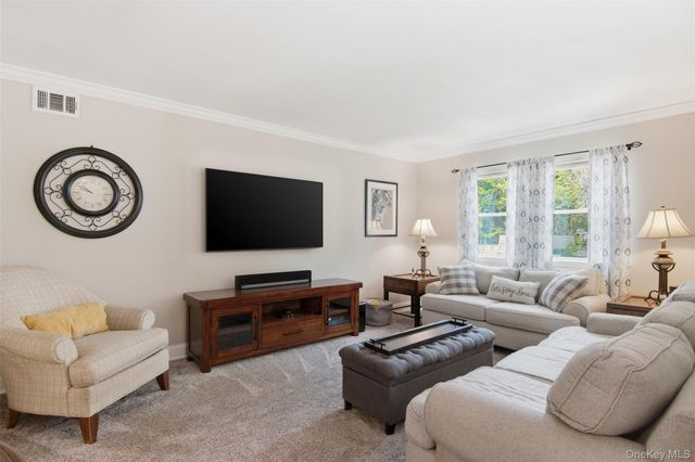 187 Natures Lane, Miller Place, NY 11764