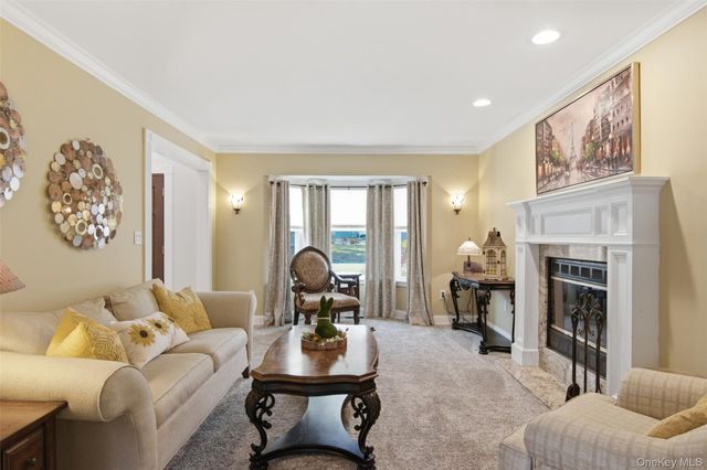 187 Natures Lane, Miller Place, NY 11764