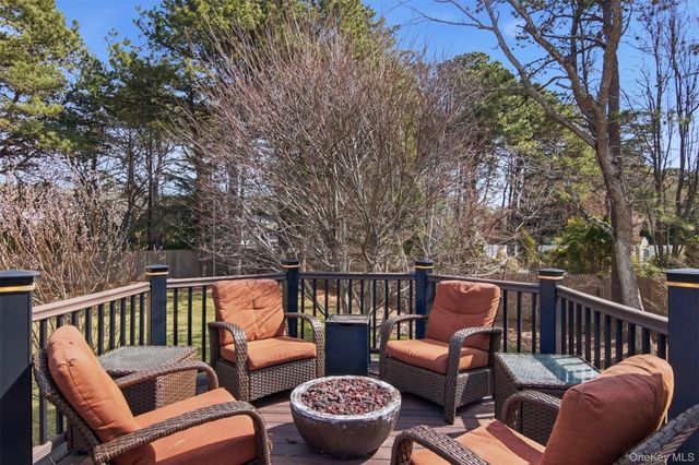 187 Natures Lane, Miller Place, NY 11764