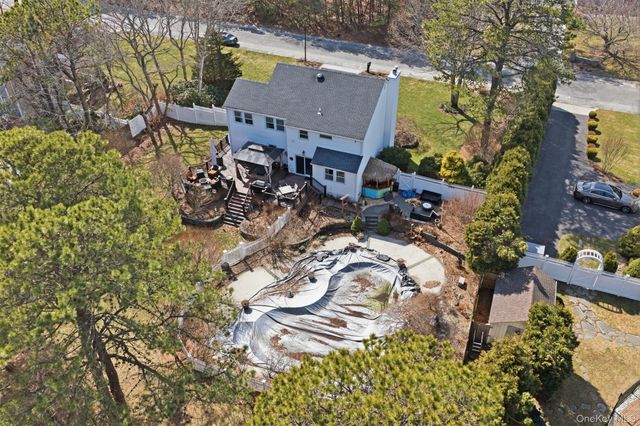 187 Natures Lane, Miller Place, NY 11764