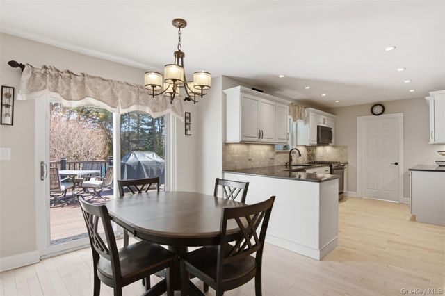 187 Natures Lane, Miller Place, NY 11764