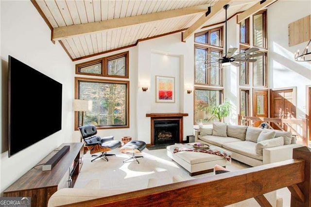 6350 River Chase Circle, Atlanta, GA 30328