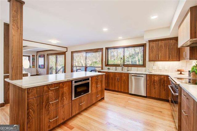 6350 River Chase Circle, Atlanta, GA 30328