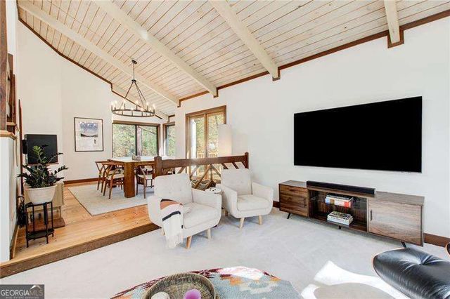 6350 River Chase Circle, Atlanta, GA 30328