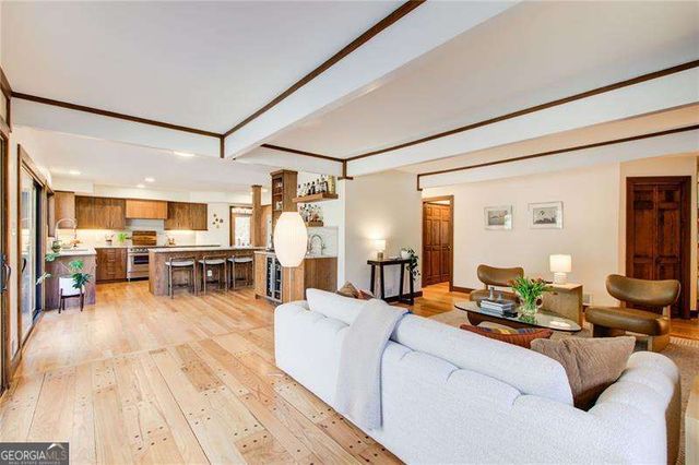 6350 River Chase Circle, Atlanta, GA 30328