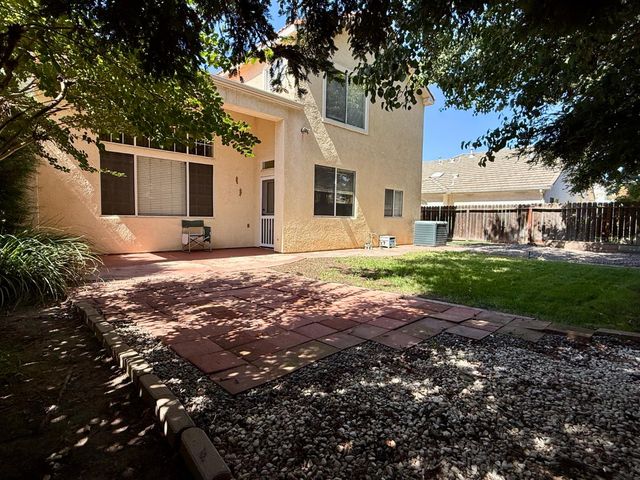1940 Lawrence Avenue, Clovis, CA 93611