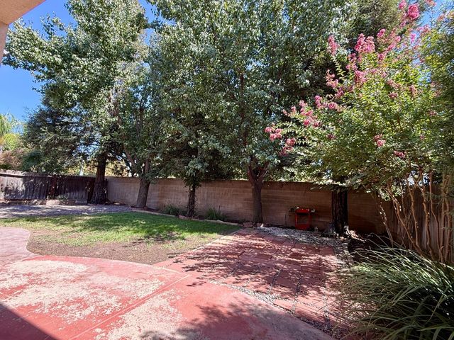 1940 Lawrence Avenue, Clovis, CA 93611