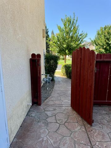1940 Lawrence Avenue, Clovis, CA 93611