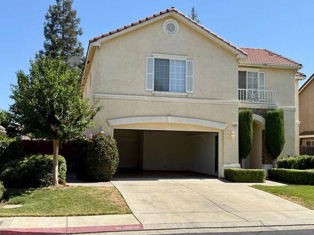 1940 Lawrence Avenue, Clovis, CA 93611