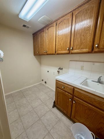 1940 Lawrence Avenue, Clovis, CA 93611