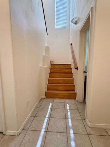 1940 Lawrence Avenue, Clovis, CA 93611