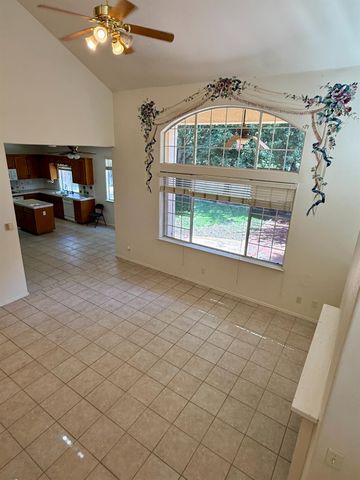1940 Lawrence Avenue, Clovis, CA 93611